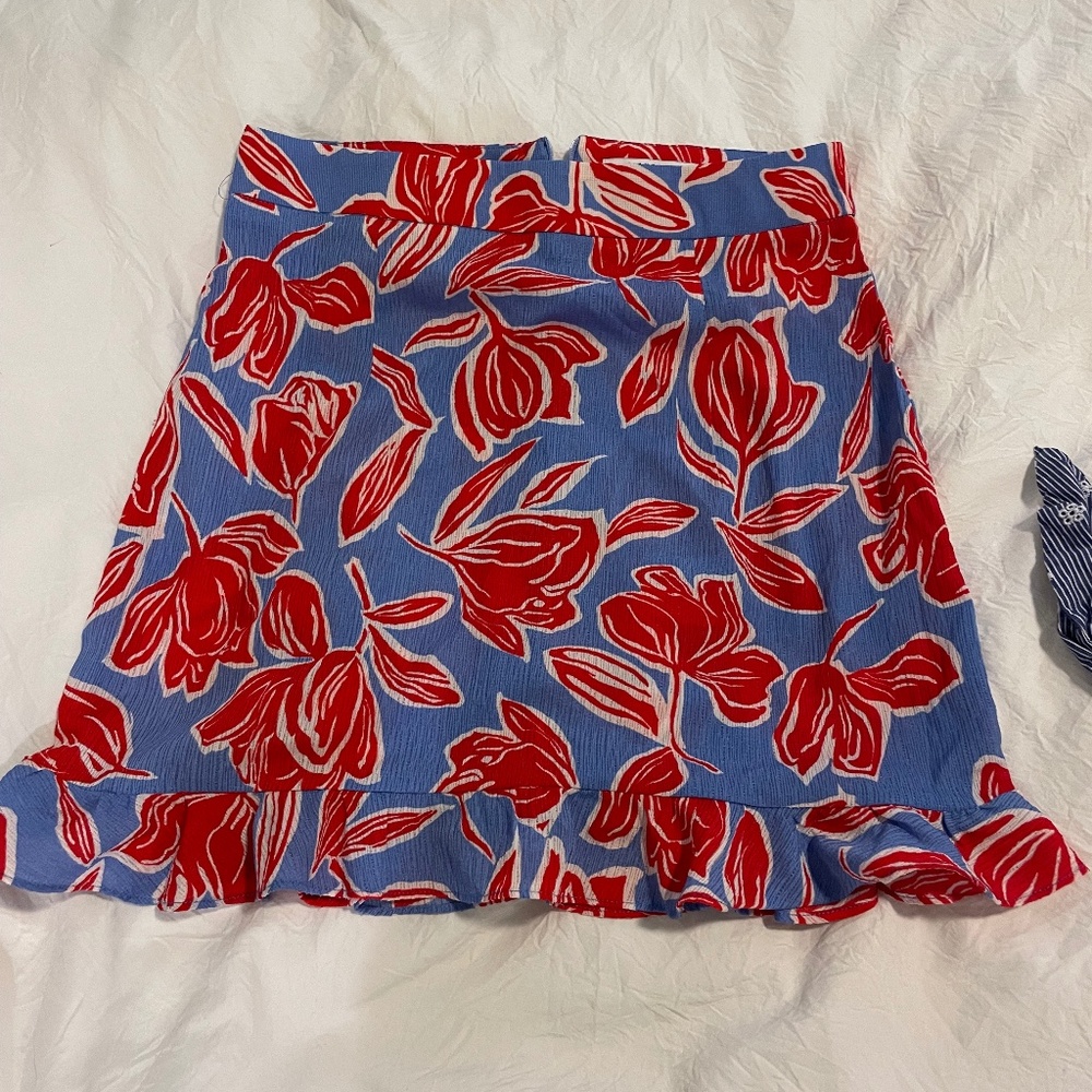 Floral mini skirt with ruffle